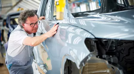 Près de 100 000 travailleurs de Volkswagen dans 9 usines ont participé à une grève de masse.