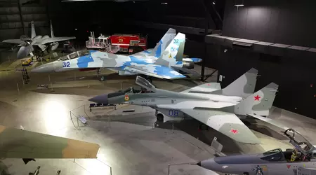 L'avion Su-27UB, qui appartenait auparavant à l'Ukraine, est exposé au musée national de l'armée de l'air américaine.