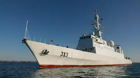 L'Iran dévoile son premier navire de reconnaissance indigène