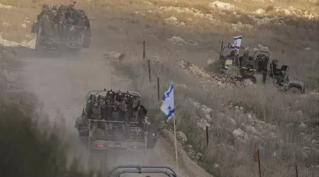 Israël frappe des dépôts de munitions en Syrie et il pourrait s'agir d'une base militaire russe