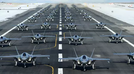 L'armée de l'air américaine paie en moyenne 82,5 millions de dollars pour un chasseur F-35A, tandis que les F-35B et F-35C coûtent plus de 100 millions de dollars.