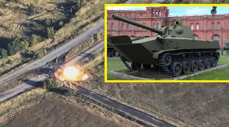 Des missiles GMLRS guidés par HIMARS touchent deux systèmes de mortiers automoteurs russes 2S9 "Nona-S".