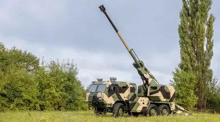 La Slovaquie a dévoilé un obusier automoteur BIA de 155 mm monté sur un châssis Tatra, d'une portée de 600 kilomètres et d'un champ de tir de plus de 50 kilomètres.