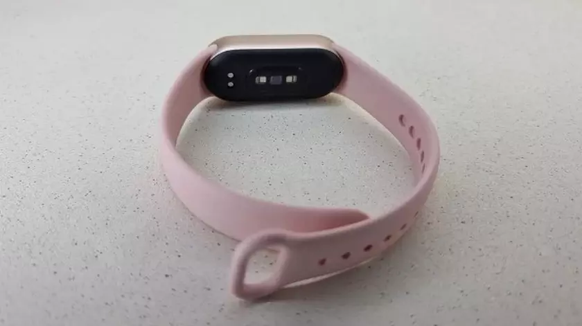 différence entre le Fitbit Inspire 3 et le Xiaomi Smart Band 9