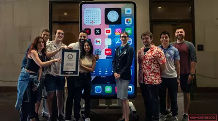 Nouveau record Guinness : des blogueurs ont fabriqué le plus grand iPhone 15 Pro Max du monde, d'une hauteur de 2 mètres et d'un poids de plus de 200 kg.