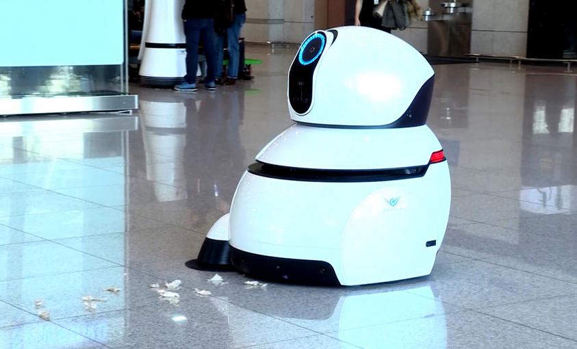 Robot de nettoyage d'aéroport 01.jpg