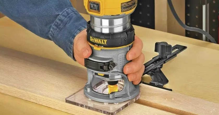 DEWALT Router DWP611 routeur à bois pas cher avec de bonnes critiques