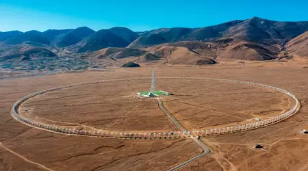 La Chine a lancé le plus grand radiotélescope solaire du monde. Il comporte 313 antennes de 6 mètres de long disposées en cercle d'un diamètre de 3,14 km.