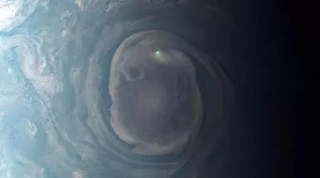 Des scientifiques obtiennent accidentellement la toute première photographie d'un éclair jupitérien