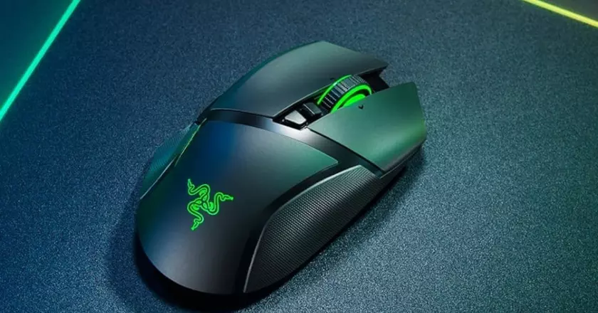 Razer Basilisk Ultimate HyperSpeed Meilleure souris gamer moins de 100 euros