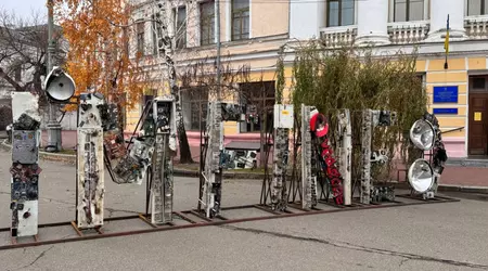 Une installation d'équipements de télécommunications mutilés de Vodafone a été mise en place à Kiev : 884 610 accidents et 2 milliards de dollars de pertes en ont résulté.