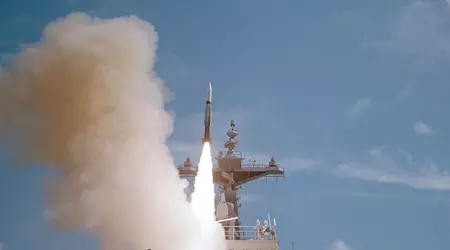 Le destroyer américain USS Carney a utilisé des intercepteurs SM-2 pour détruire trois missiles et huit drones près du Yémen.