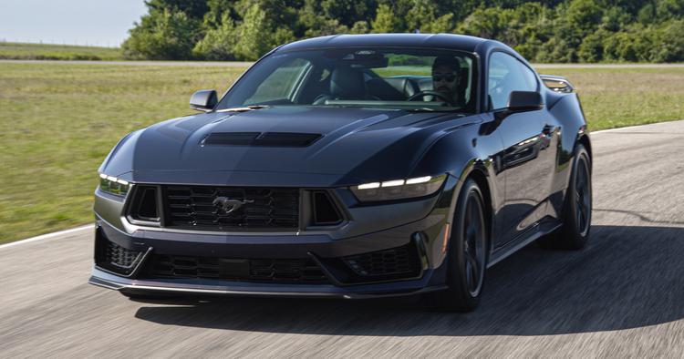 La Ford Mustang à essence a ...