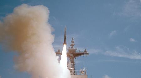 Le destroyer américain USS Carney a utilisé des intercepteurs SM-2 pour détruire trois missiles et huit drones près du Yémen.