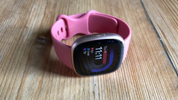Fitbit Versa 4 contre Amazfit Active 2
