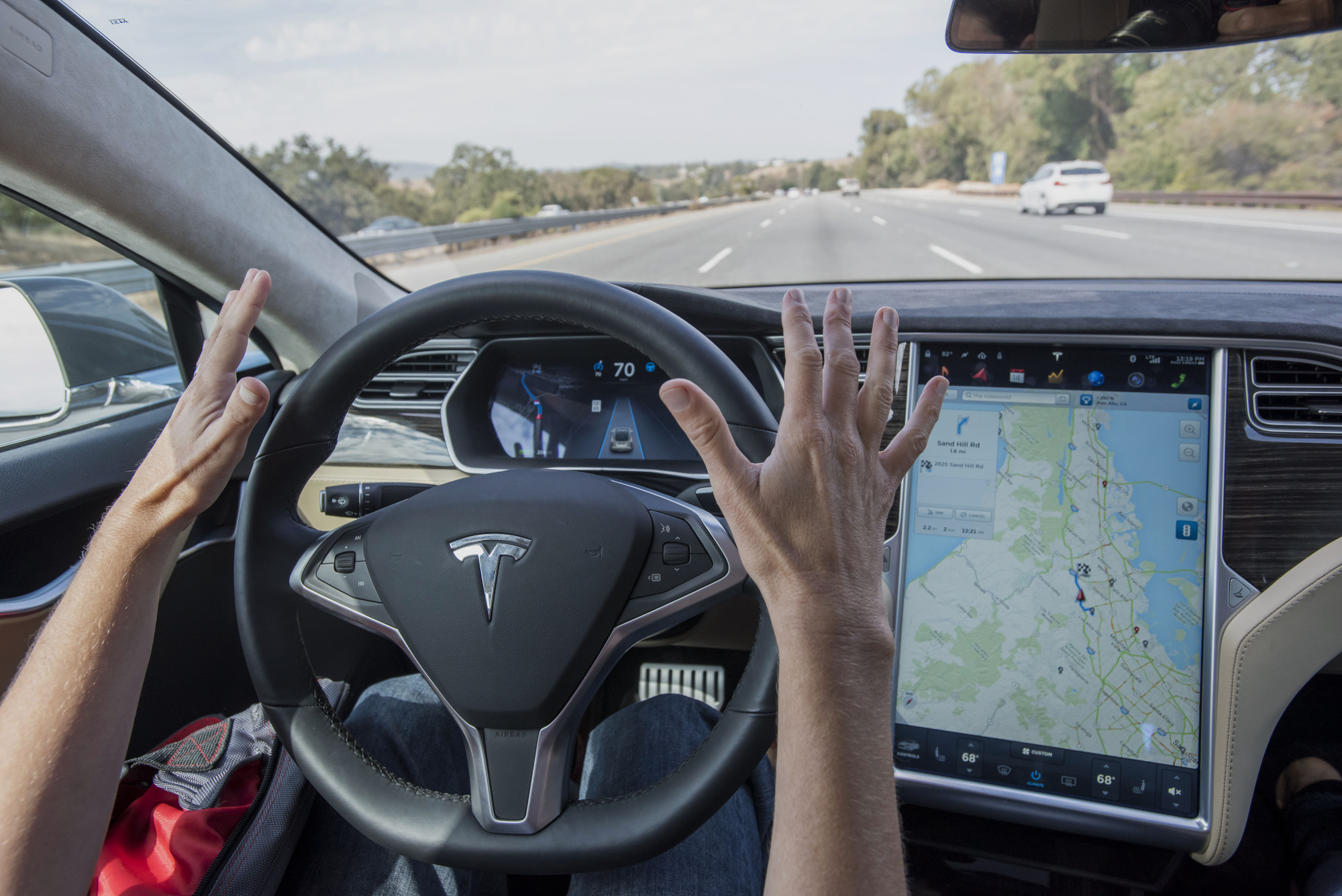 Tesla arrête la distribution de Full Self-Driving en raison d'un comportement dangereux en matière de pilotage automatique Tesla arrête la distribution de Full Self-Driving en raison d'un comportement dangereux en matière de pilotage automatique