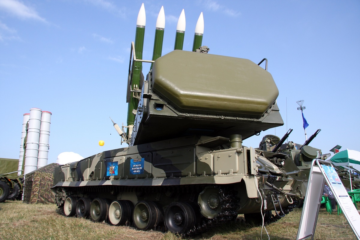 Les forces armées ukrainiennes ont détruit un lanceur du système de défense antimissile russe SA-17 Grizzly, d'une valeur de 100 millions de dollars. Les forces armées ukrainiennes ont détruit un lanceur du système de défense antimissile russe SA-17 Grizzly, d'une valeur de 100 millions de dollars.