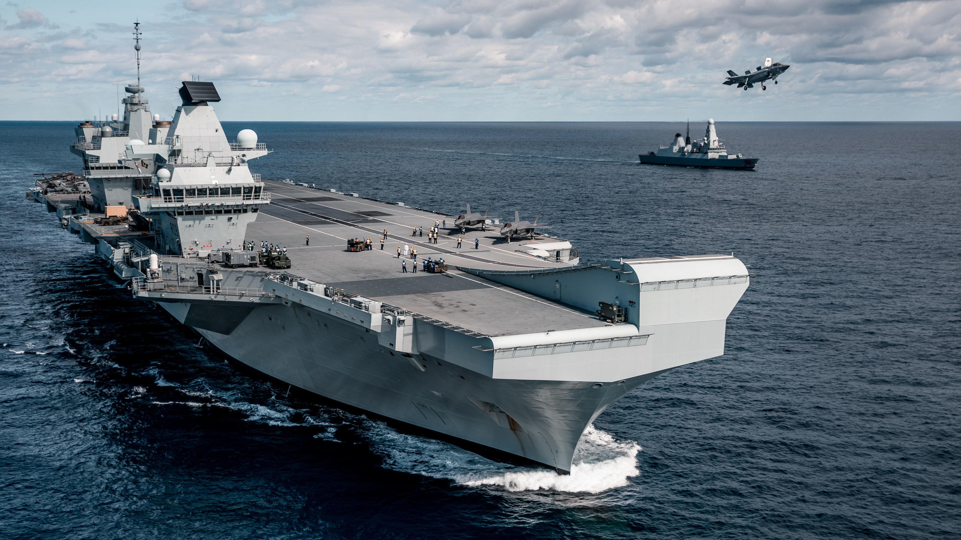 Le HMS Queen Elizabeth a fait route vers les États-Unis pour remplacer le HMS Prince of Wales, en panne, avant les exercices européens.