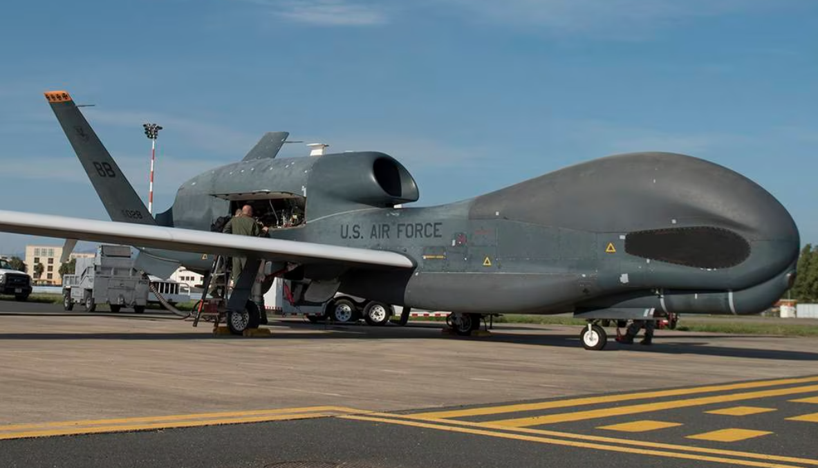 L'OTAN maintient des RQ-4B Global Hawk, des EP-3E Aries II et des EL/W-2085 au-dessus de la mer Noire.
