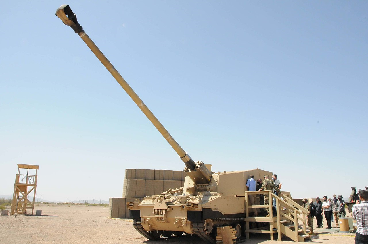 L'armée américaine procède actuellement à un test de tir à grande échelle d'un obusier de nouvelle génération d'une portée de 70 km et a déjà découvert un problème. L'armée américaine procède actuellement à un test de tir à grande échelle d'un obusier de nouvelle génération d'une portée de 70 km et a déjà découvert un problème.
