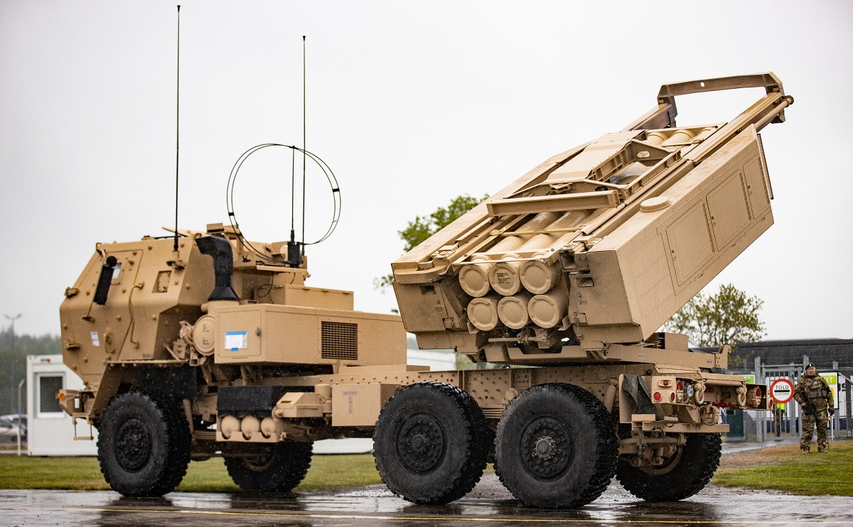 Les États-Unis envoient des systèmes de missiles M142 HIMARS très mobiles à la Syrie Les États-Unis envoient des systèmes de missiles M142 HIMARS très mobiles à la Syrie