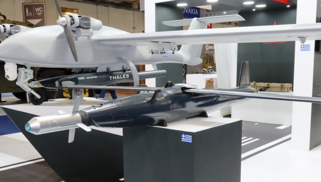 Présentation du drone AHM-1X d'Aihimi, capable de transporter des roquettes de 70 mm et de voler à 140 km/h Présentation du drone AHM-1X d'Aihimi, capable de transporter des roquettes de 70 mm et de voler à 140 km/h