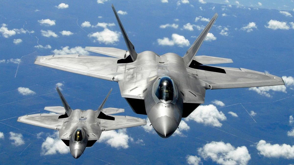 L'armée de l'air américaine se rapproche de la mise hors service de 32 chasseurs de cinquième génération F-22 Raptor vieillissants afin d'économiser 3,5 milliards de dollars L'armée de l'air américaine se rapproche de la mise hors service de 32 chasseurs de cinquième génération F-22 Raptor vieillissants afin d'économiser 3,5 milliards de dollars