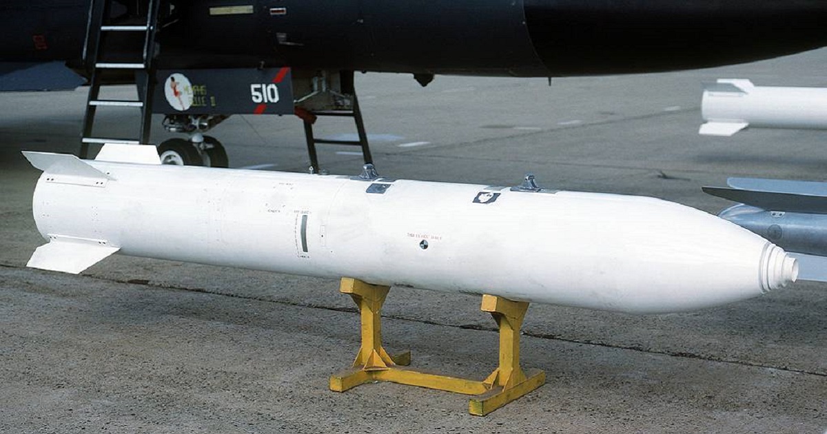 Les États-Unis vont retirer du service la bombe thermonucléaire la plus puissante (1,2 mégatonne), la B83-1, qui est 80 fois plus puissante que la bombe Little Boy, larguée sur Hiroshima. Les États-Unis vont retirer du service la bombe thermonucléaire la plus puissante (1,2 mégatonne), la B83-1, qui est 80 fois plus puissante que la bombe Little Boy, larguée sur Hiroshima.