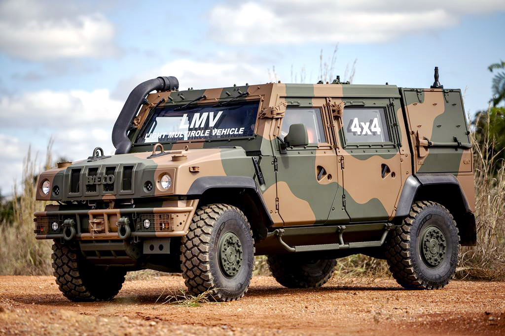 La voiture blindée italienne Iveco LMV s'est soudainement retrouvée à l'avant en Ukraine, bien que les livraisons n'aient pas été annoncées La voiture blindée italienne Iveco LMV s'est soudainement retrouvée à l'avant en Ukraine, bien que les livraisons n'aient pas été annoncées