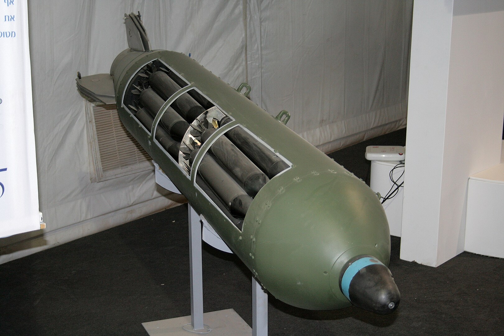 Fonctionnement de la bombe à fragmentation Runway : aperçu général et technologie Bombe à fragmentation pour piste d'atterrissage : un aperçu des sous-munitions innovantes