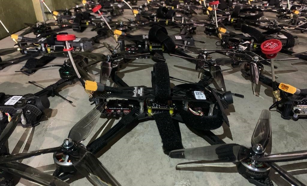 Les forces de défense ukrainiennes ont reçu plus de 1 500 drones FPV Shrike d'une valeur de plusieurs centaines de dollars. Les forces de défense ukrainiennes ont reçu plus de 1 500 drones FPV Shrike d'une valeur de plusieurs centaines de dollars.