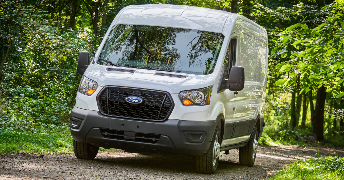 Du Garage aux Routes Mondiales : Le Voyage du Ford Transit Exploration de l'Évolution : Une Plongée Profonde dans le Ford Transit