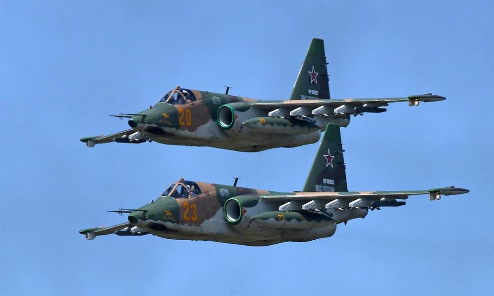 La Garde nationale ukrainienne abat deux avions d'attaque russes Su-25