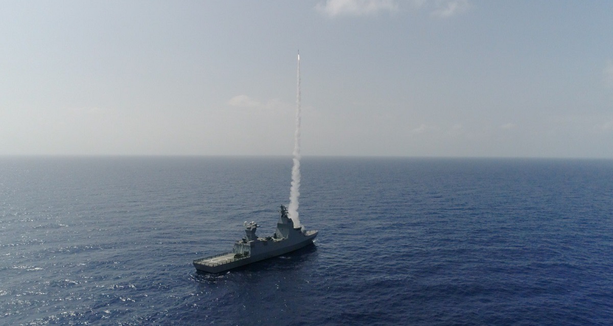 Israël procède à un essai de tir du système de défense antiaérienne C-Dome basé sur un navire pour intercepter les missiles de croisière et les drones Israël procède à un essai de tir du système de défense antiaérienne C-Dome basé sur un navire pour intercepter les missiles de croisière et les drones