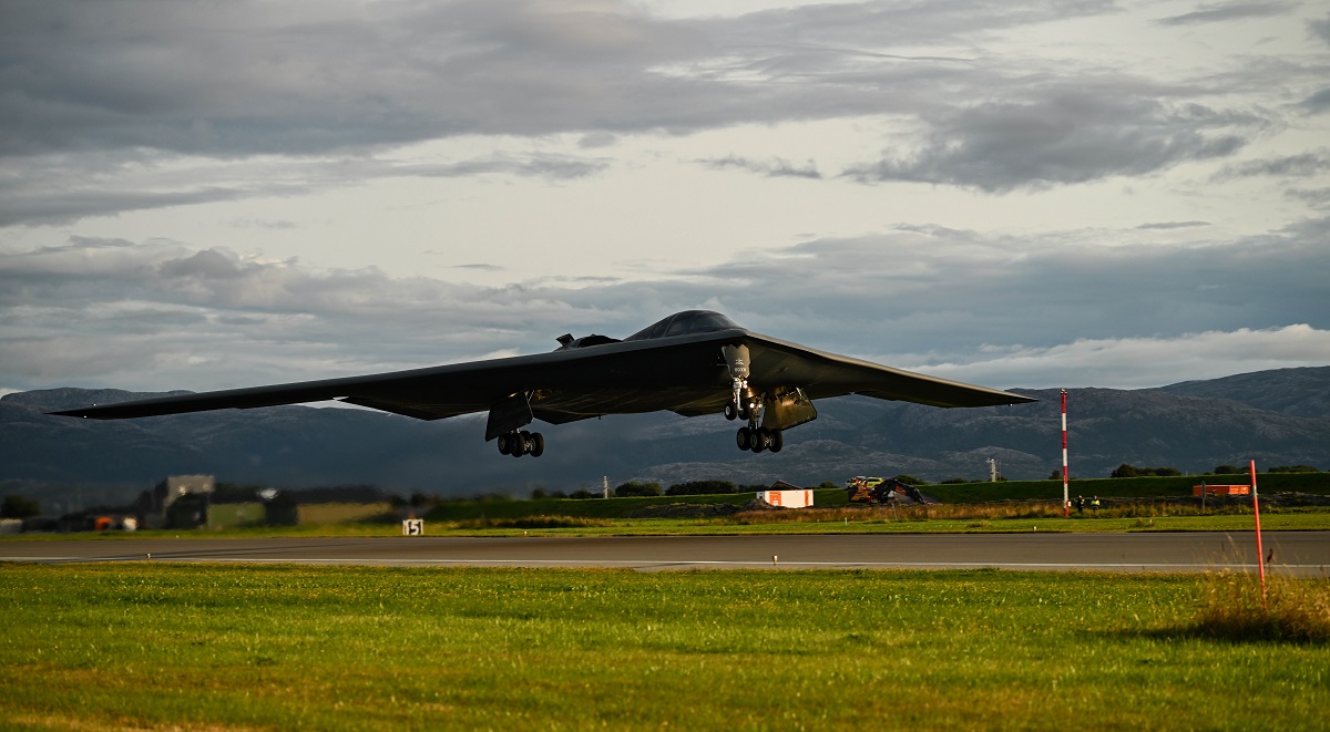 Le bombardier nucléaire américain B-2 Spirit a atterri en Europe continentale pour la première fois de l'histoire