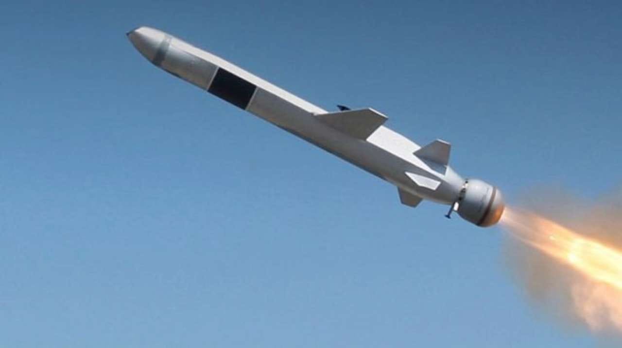 Les défenses aériennes ukrainiennes abattent deux missiles de croisière Kalibr d'une valeur de 13 000 000 $ Les défenses aériennes ukrainiennes abattent deux missiles de croisière Kalibr d'une valeur de 13 000 000 $