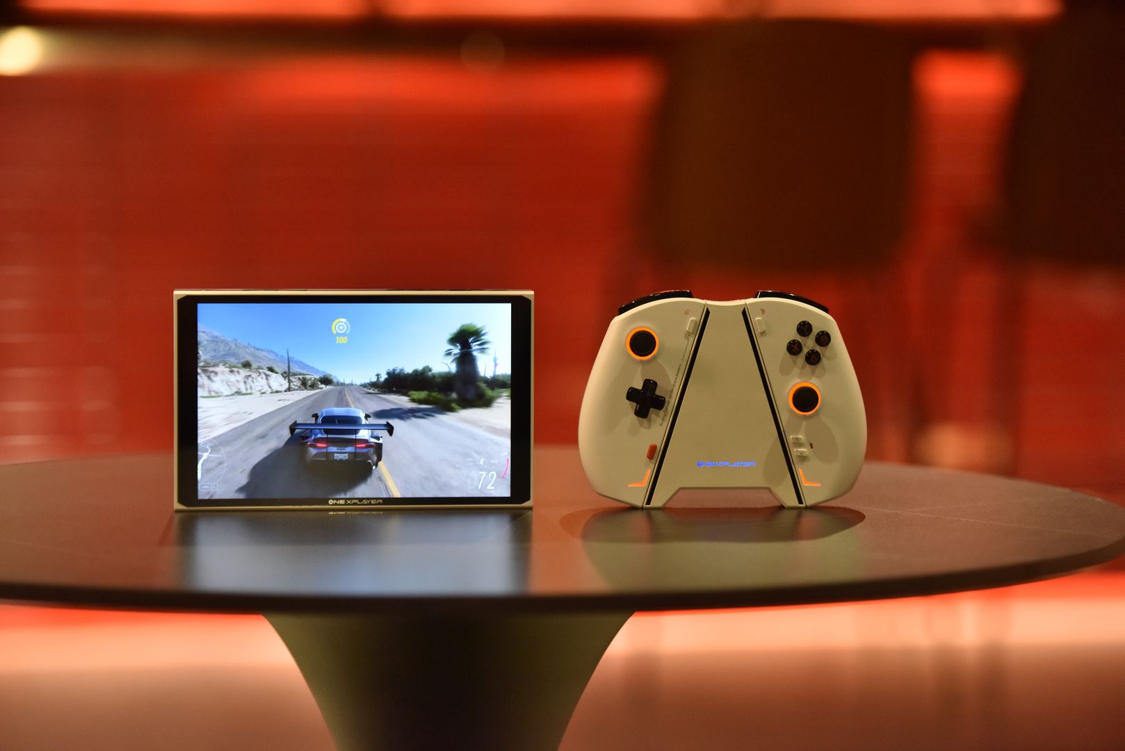 OneXPlayer 2 - Console de jeu portable équipée de Ryzen 7 6800U avec jusqu'à 2 To de stockage à partir de 899 $.