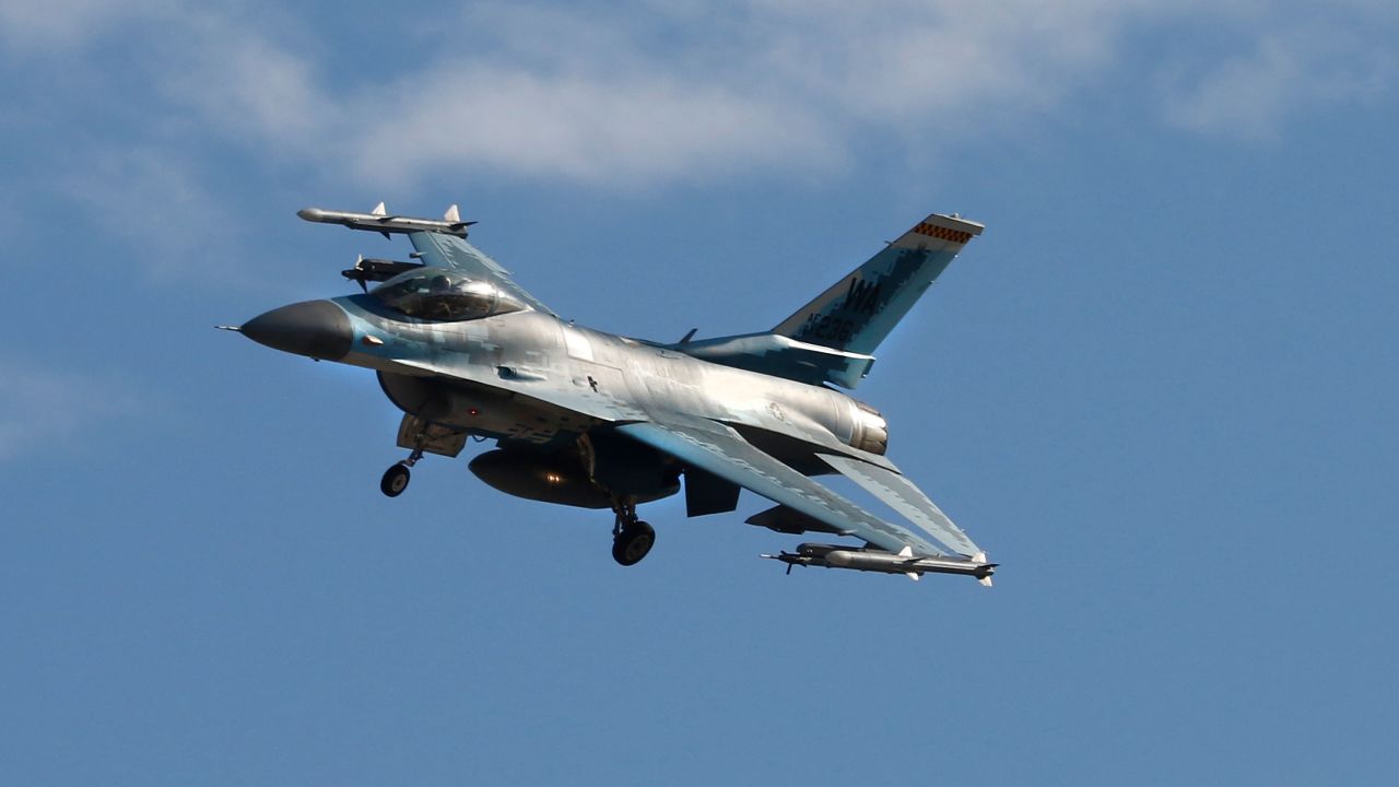 Les États-Unis n'empêcheront pas d'autres pays de transférer des chasseurs F-16 Fighting Falcon à l'Ukraine Les États-Unis n'empêcheront pas d'autres pays de transférer des chasseurs F-16 Fighting Falcon à l'Ukraine