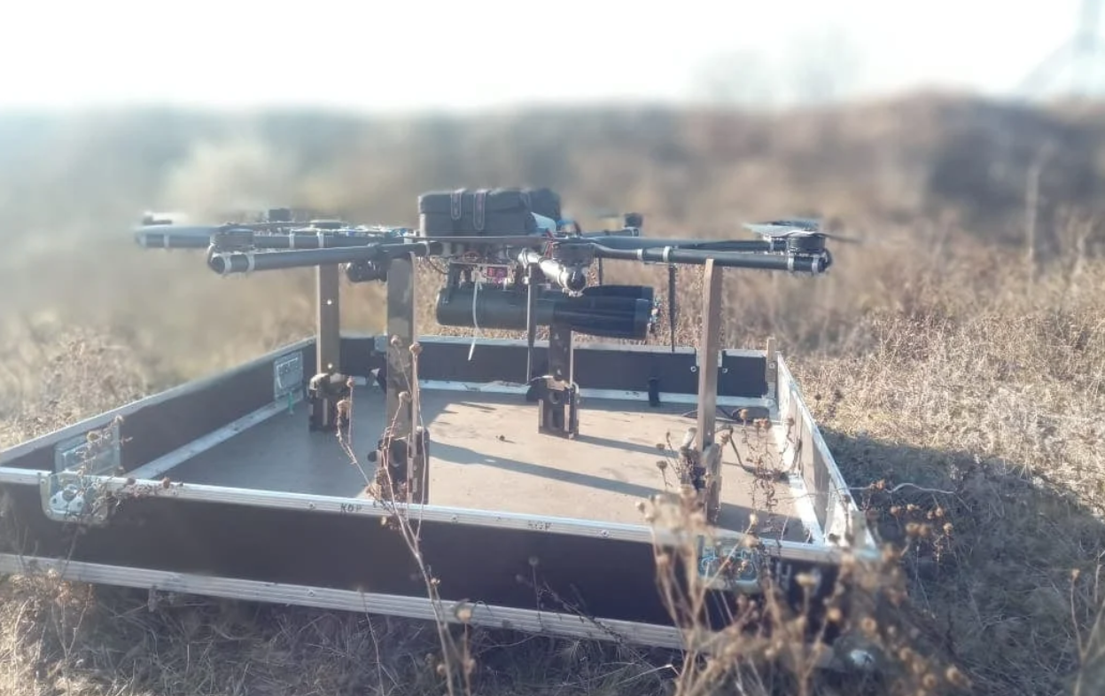 Une vidéo des opérations les plus marquantes du drone bombardier ukrainien R18 a été publiée Une vidéo des opérations les plus marquantes du drone bombardier ukrainien R18 a été publiée