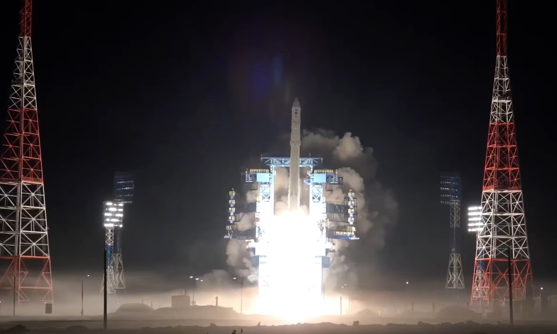 Le satellite militaire russe Cosmos-2560 a été désorbité et s'est consumé moins de deux mois après son lancement. Le satellite militaire russe Cosmos-2560 a été désorbité et s'est consumé moins de deux mois après son lancement.