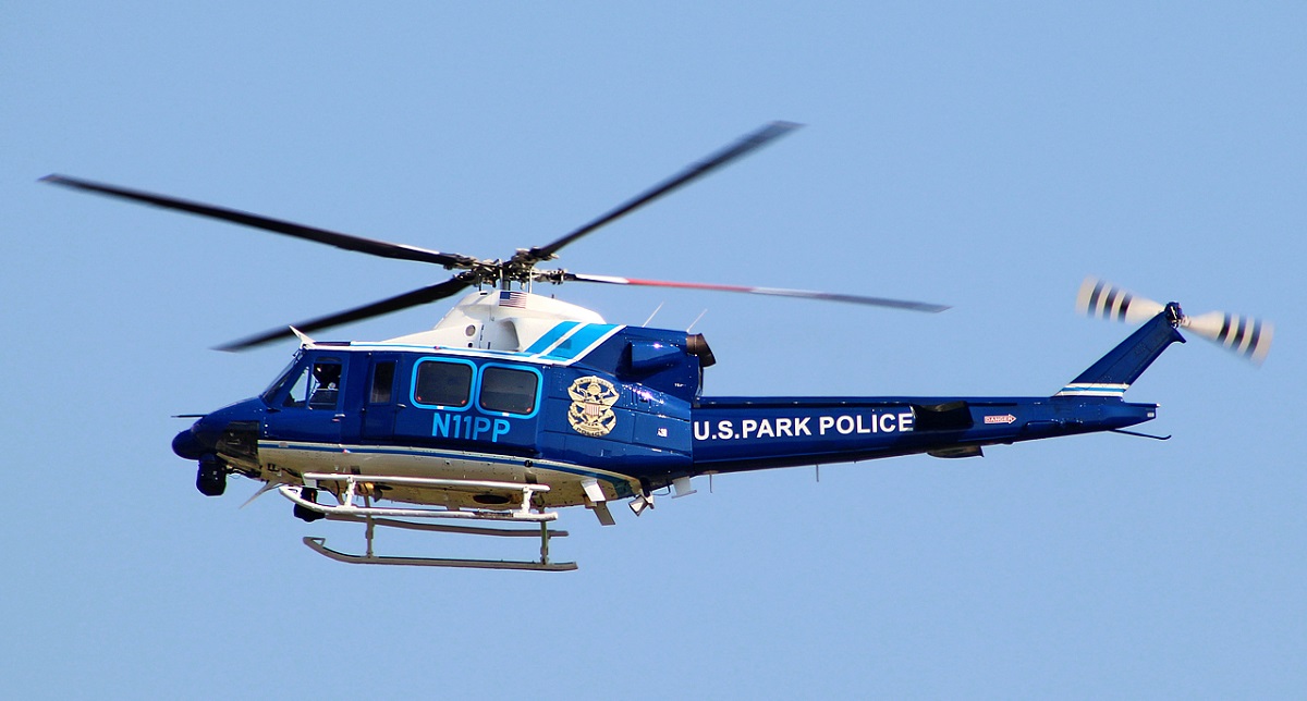 L'hélicoptère Bell 412EP lance le drone kamikaze Hero-120 et détruit la cible à une distance de 50 km. L'hélicoptère Bell 412EP lance le drone kamikaze Hero-120 et détruit la cible à une distance de 50 km.