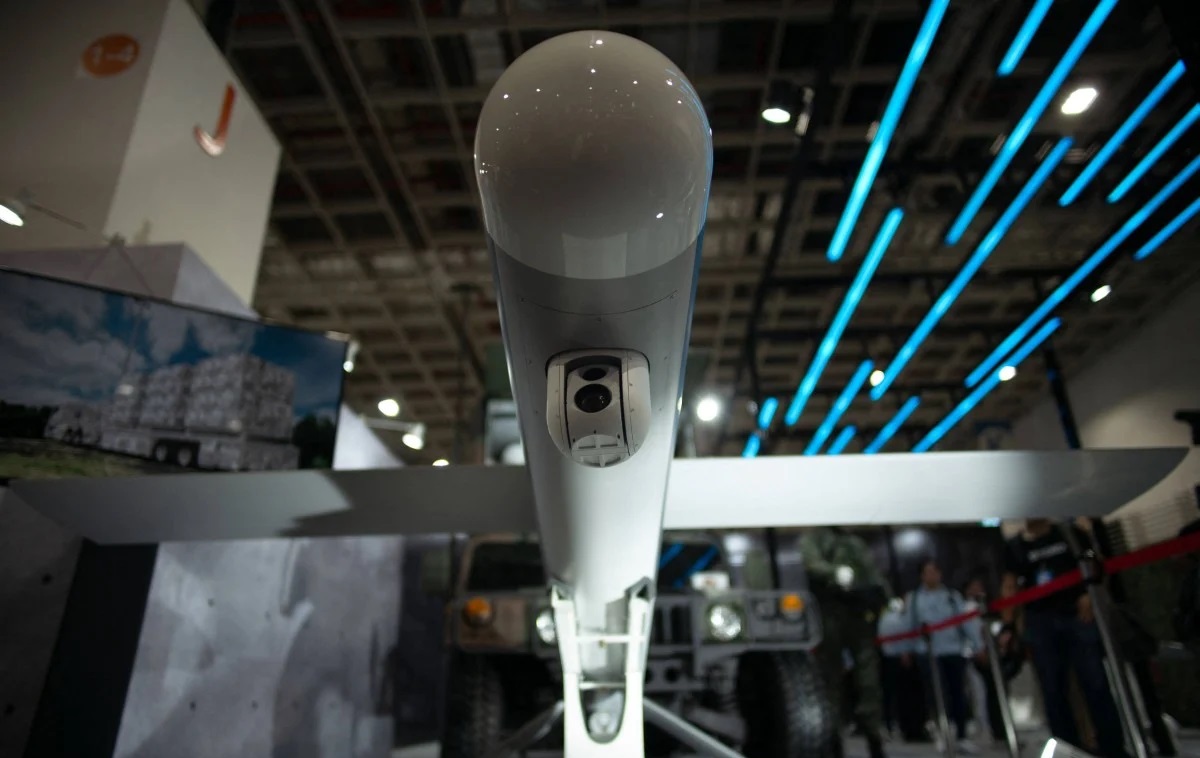 Taïwan va mettre au point un puissant drone kamikaze Loitering Missile II doté d'une intelligence artificielle. Taïwan va mettre au point un puissant drone kamikaze Loitering Missile II doté d'une intelligence artificielle.