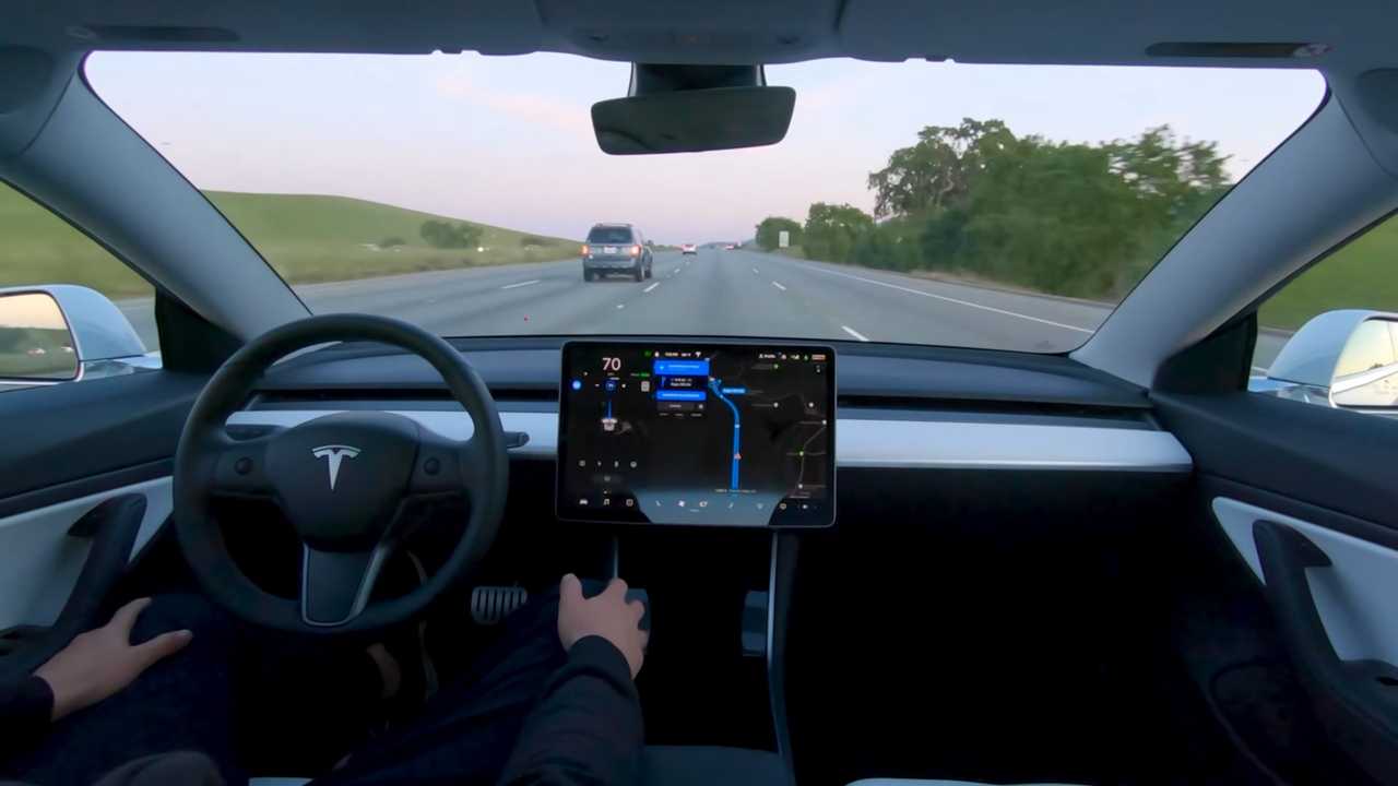 L'intelligence artificielle prend le contrôle total des véhicules électriques Tesla dans le cadre de la nouvelle version bêta de l'autopilotage intégral. L'intelligence artificielle prend le contrôle total des véhicules électriques Tesla dans le cadre de la nouvelle version bêta de l'autopilotage intégral.
