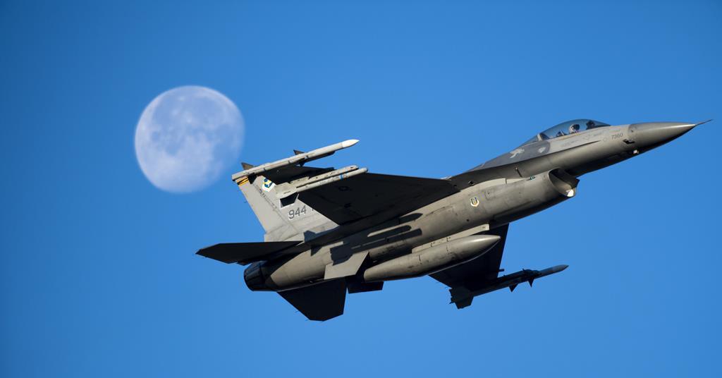 Le F-16 Fighting Falcon améliorera l'efficacité des missiles AGM-88 HARM et des bombes intelligentes JDAM, qui sont en service dans l'armée de l'air ukrainienne. Le F-16 Fighting Falcon améliorera l'efficacité des missiles AGM-88 HARM et des bombes intelligentes JDAM, qui sont en service dans l'armée de l'air ukrainienne.