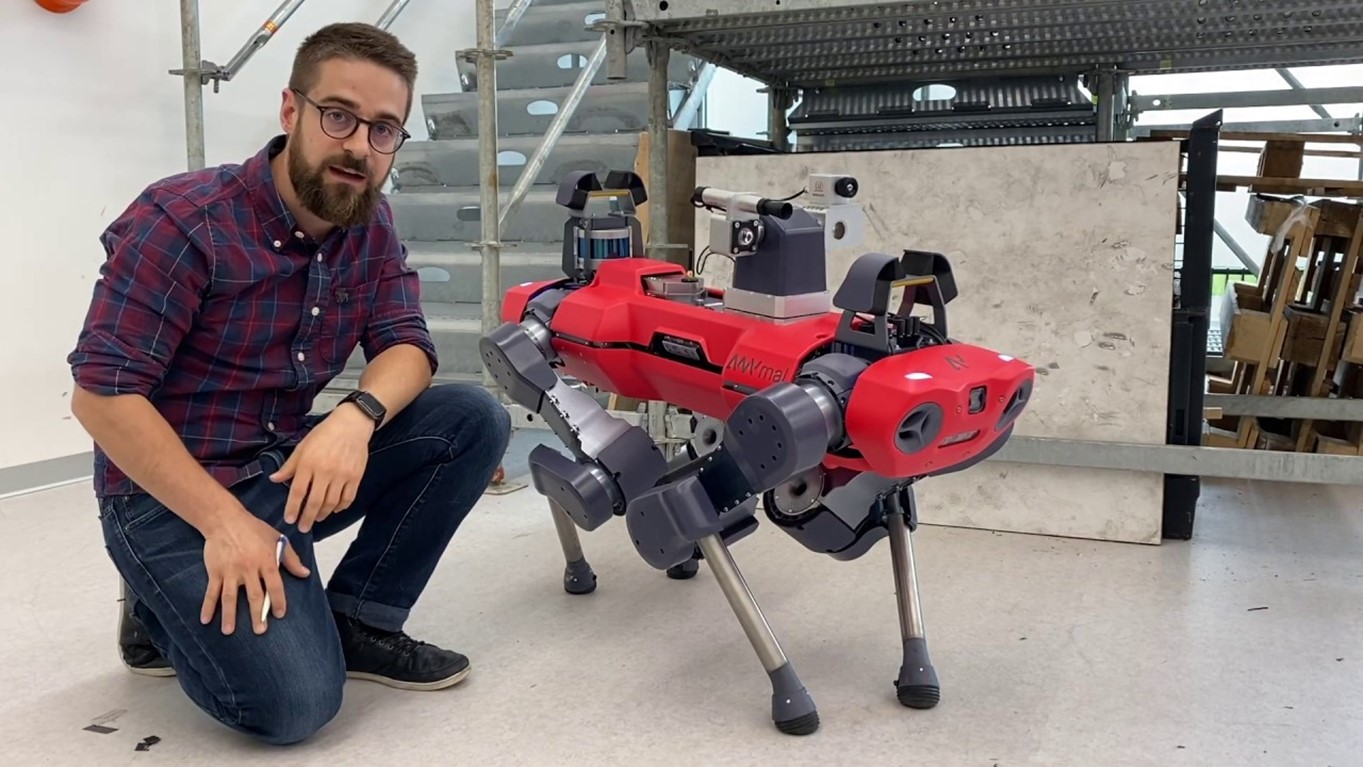 Des scientifiques suisses ont mis au point un robot à quatre pattes qui monte les escaliers avec brio. Des scientifiques suisses ont mis au point un robot à quatre pattes qui monte les escaliers avec brio.