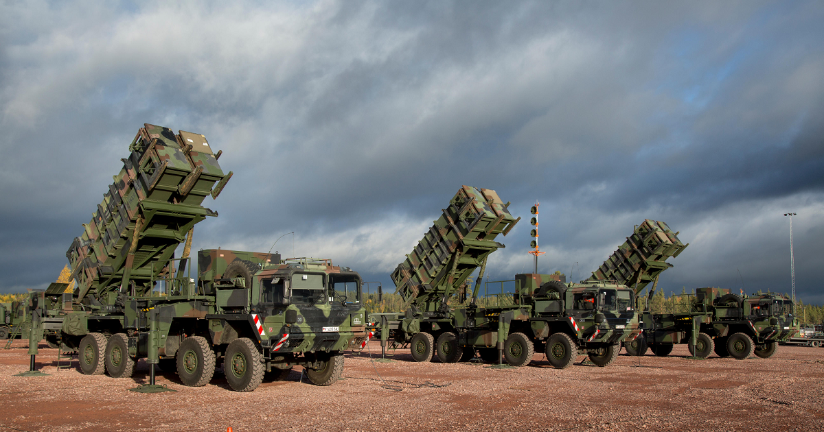 Le MIM-104 Patriot a subi des dommages minimes après avoir été touché par des missiles hypersoniques russes et reste opérationnel. Le MIM-104 Patriot a subi des dommages minimes après avoir été touché par des missiles hypersoniques russes et reste opérationnel.