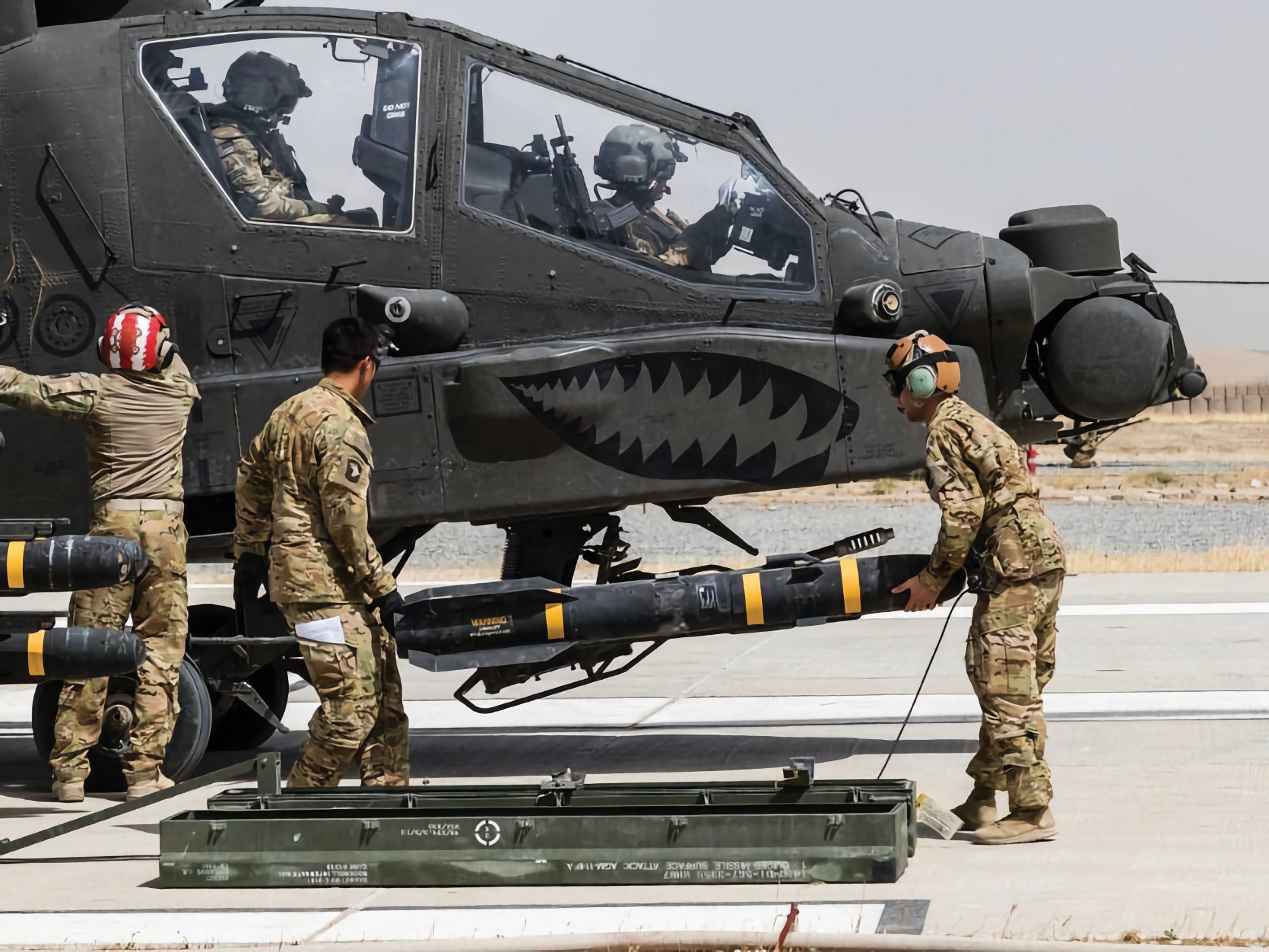 La Pologne achète aux États-Unis des missiles antichars AGM-114 Hellfire destinés aux hélicoptères AW 149 et AH-64E Apache Guardian.