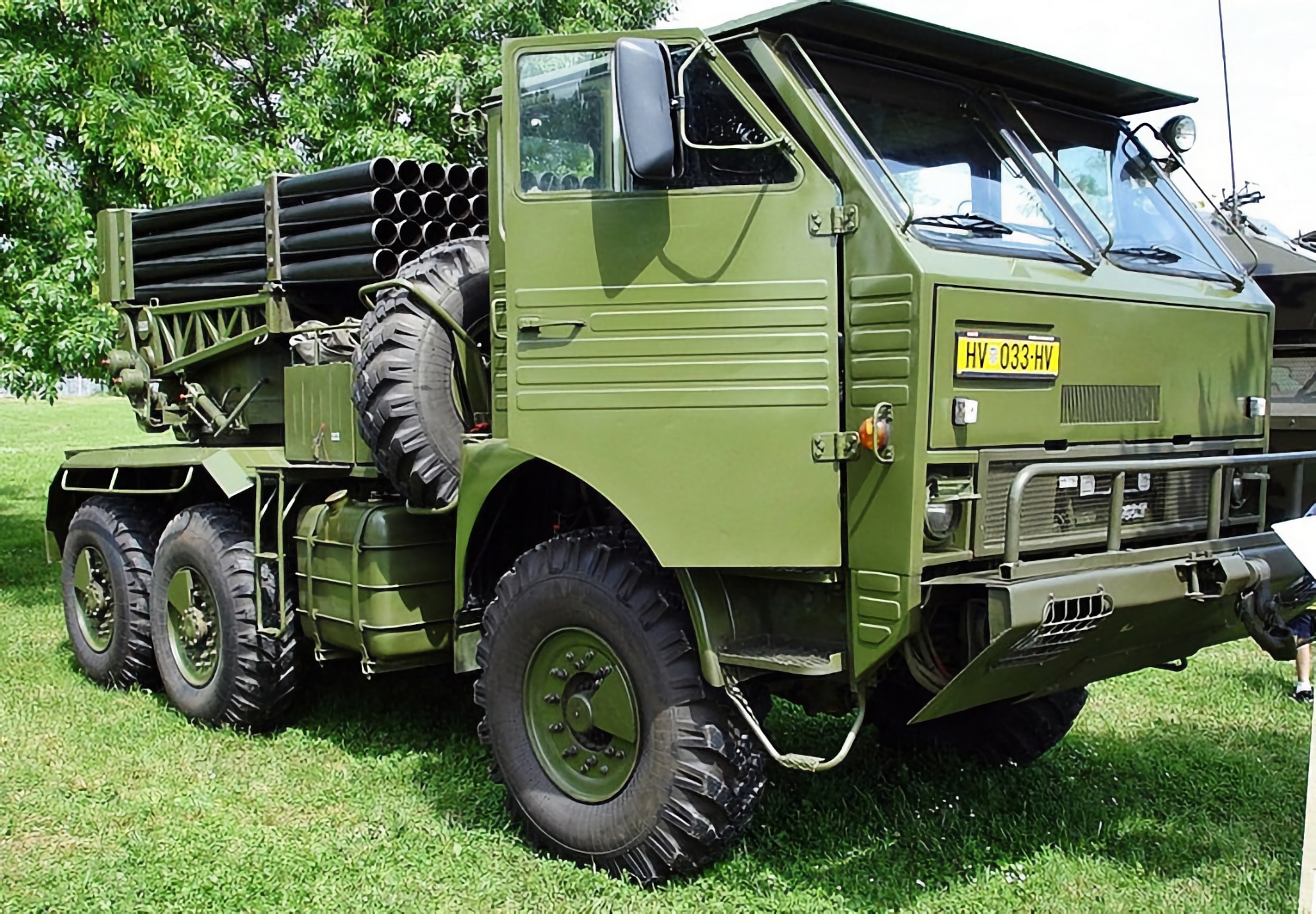 Les forces armées ukrainiennes commencent à utiliser les lance-roquettes multiples roumains APR-40