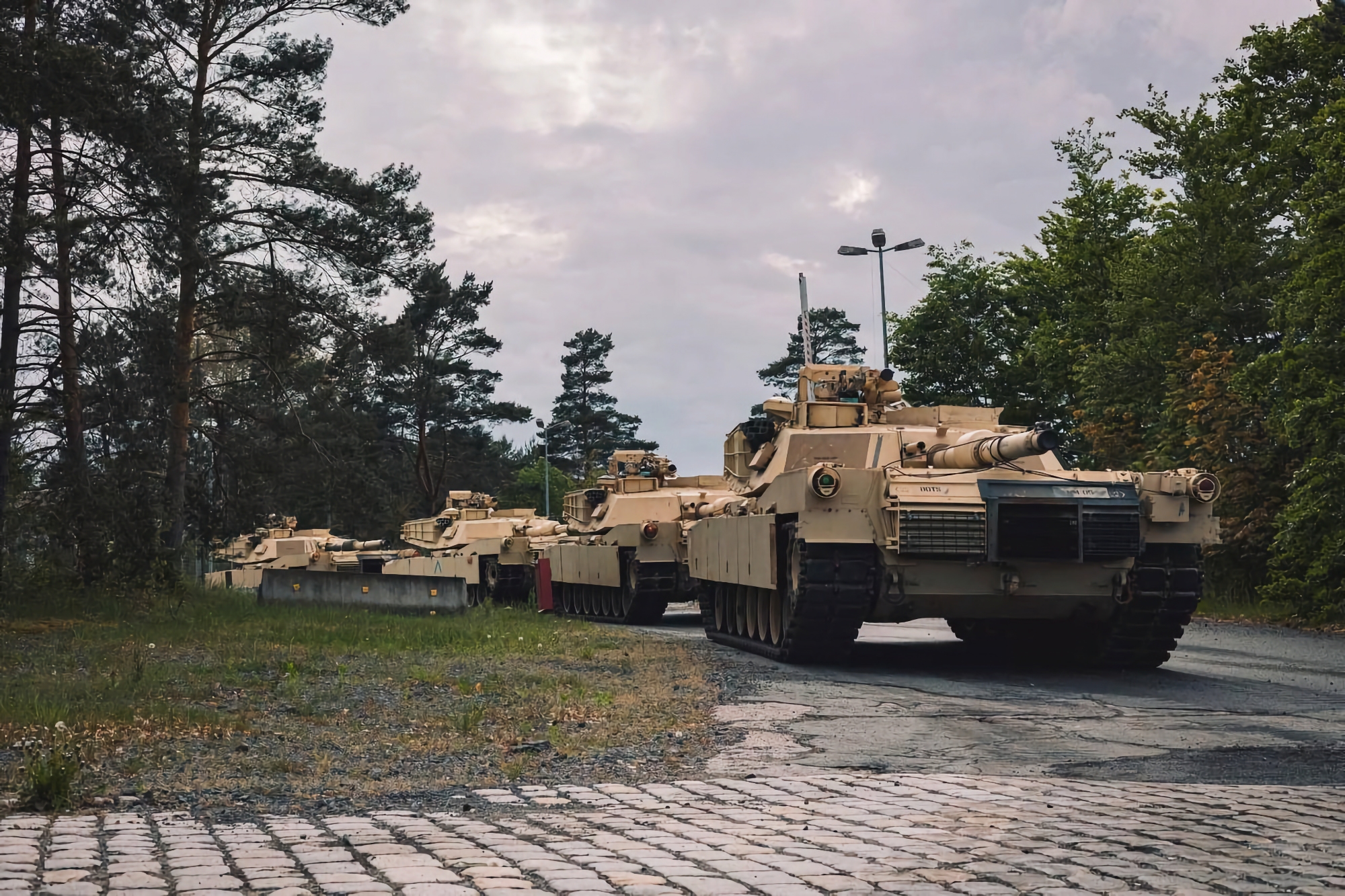 Les États-Unis présentent des chars Abrams M1A1 pour former les équipages ukrainiens Les États-Unis présentent des chars Abrams M1A1 pour former les équipages ukrainiens