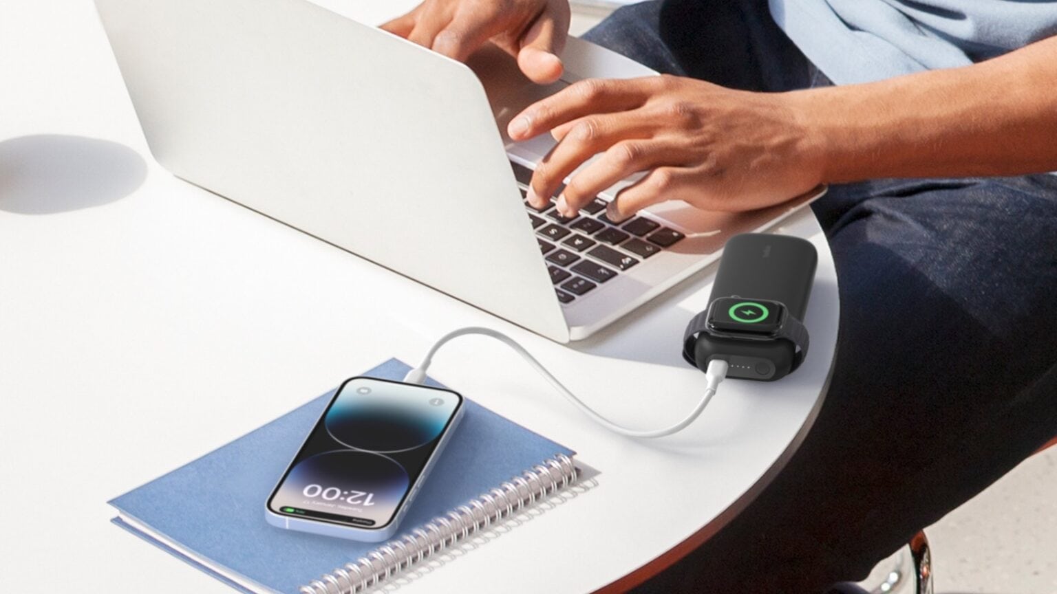 Belkin lance le PowerBank BoostCharge Pro avec recharge sans fil pour l'Apple Watch et les AirPods Pro pour 100 $. Belkin lance le PowerBank BoostCharge Pro avec recharge sans fil pour l'Apple Watch et les AirPods Pro pour 100 $.